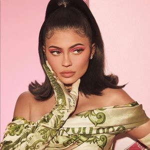 Meet your Posher, Amara